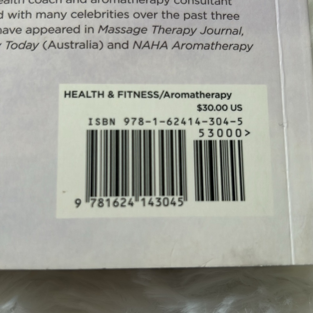 The Essential Oils Complete Reference Guide - Picture 3 of 6